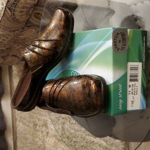 Easy Street Holly Comfort Wave Mules